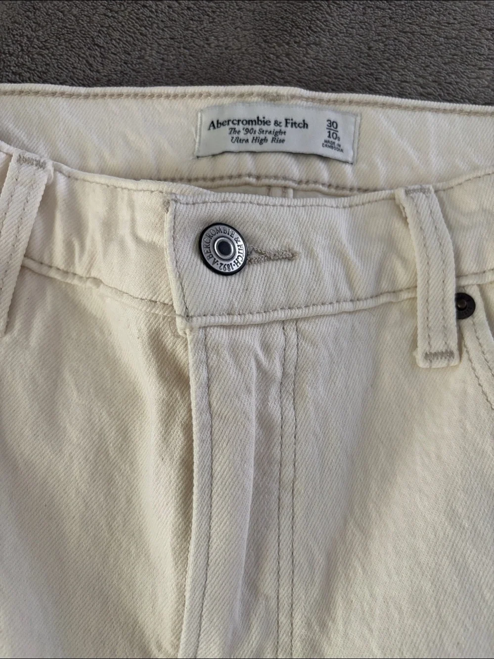 Abercrombie & Fitch The 90’s Straight Ultra High-Rise Off-White Jeans Size 30/10